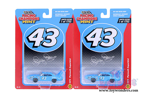 Round 2 Racing Champions Mint - Richard Petty Plymouth Superbird #43 Hard Top (1970, 1/64 scale diecast model car, Petty Blue/Red) RCSP001/24